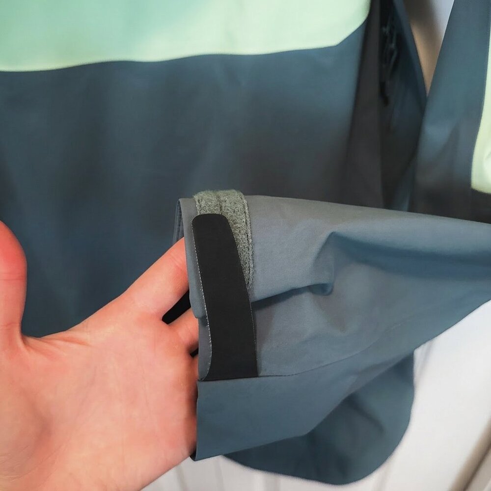 ARC'TERYX - Sentinel AR Jacket - Women's M - Picture 13 of 15
